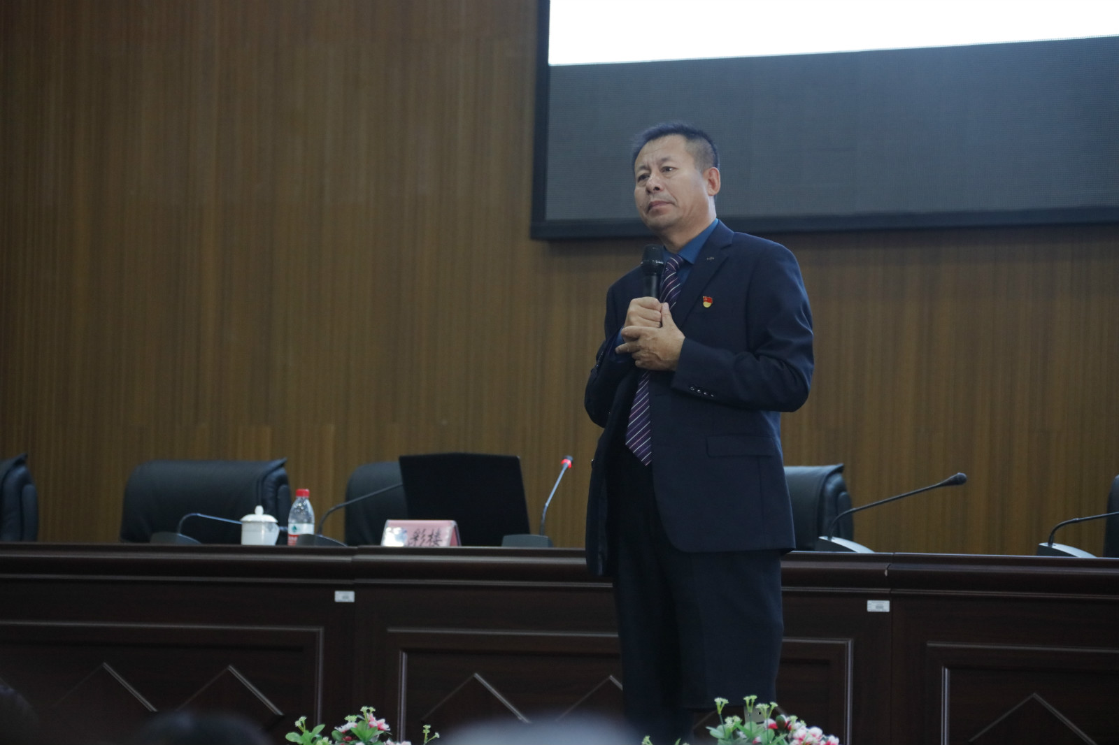 不忘初心牢记使命全国自强模范臧彩楼先进事迹报告会在我校举行